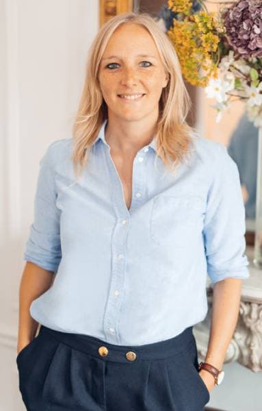Léa MOUCHEL Maître Léa Mouchel, diplômée notaire